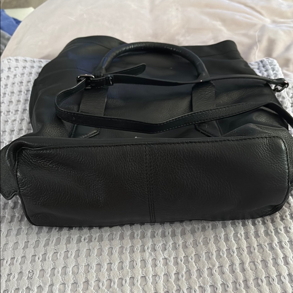 Kooba Elegant Black Leather Handbag with the long strap and magnetic closure - Picture 5 of 15